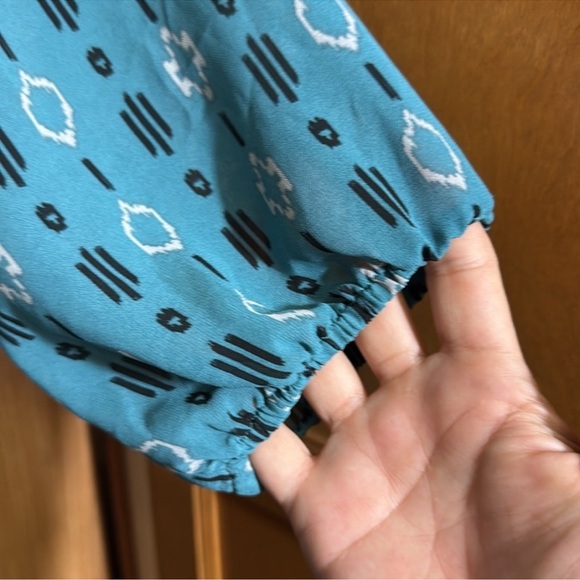 Blue Patterned Women's Top tunic size medium - Picture 4 of 4